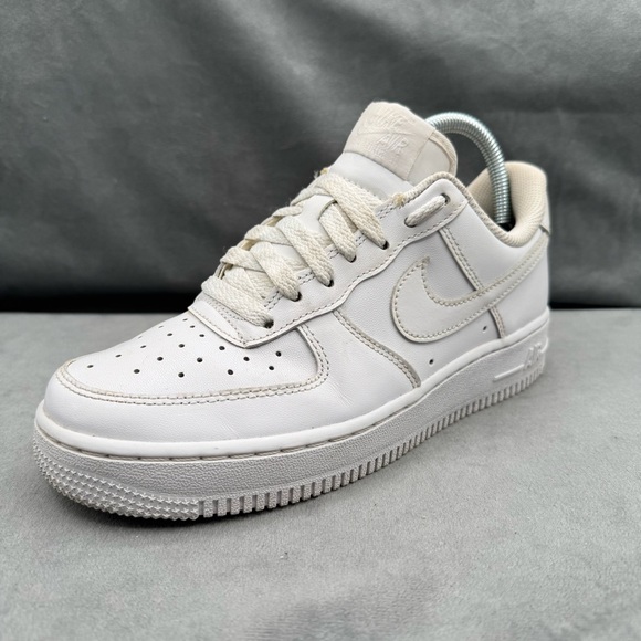 Nike Air Force 1 Low ’07 Triple White Women’s Size 7 Classic Sneakers - Picture 5 of 14